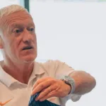 Deschamps durante paralisação do jogo França x Iraque