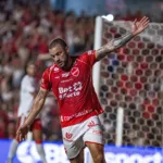 Vila Nova mandante Série B: André Luís comemora gol
