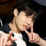 Fã brasileira do BTS condenada à prisão e deportação