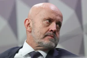 Ministro Mendonça investiga pressão por delação na Papuda
