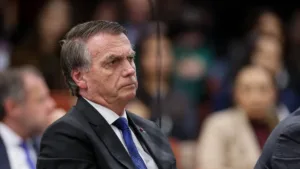 Moraes discute arma de Bolsonaro e possível falta grave