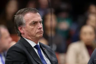 Moraes discute arma de Bolsonaro e possível falta grave
