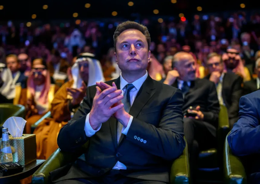 Elon Musk trilionário perde posto após queda da SpaceX