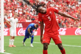 Suíça na Copa 2026 liderando o Grupo B após vitória