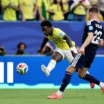 Brasil goleia Escócia com show de Vinícius Júnior