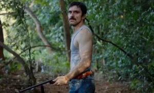 Cena do filme Apenas Coisas Boas destacando afeto gay