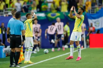 Neymar em sua estreia na Copa do Mundo