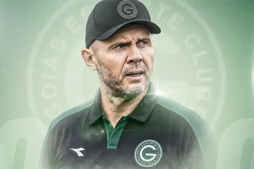 Goiás oficializa contratação do técnico Mozart