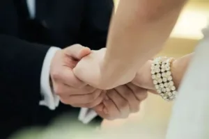 Casamento comunitário em Mineiros oficializa união de 50 casais