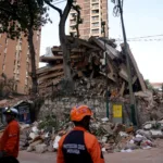 Imagem de prédio danificado após terremoto na Venezuela