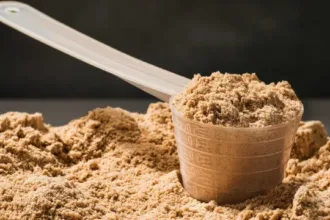 Fábrica clandestina de whey protein vencido fechada pela polícia
