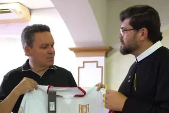 Camisa comemorativa do Atlético em homenagem ao Divino Pai Eterno