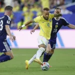 Neymar emocionado no retorno à seleção brasileira