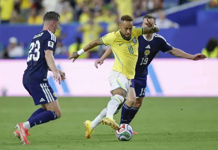 Neymar emocionado no retorno à seleção brasileira