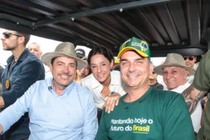 Flávio Bolsonaro em Trindade durante a Romaria do Divino Pai Eterno