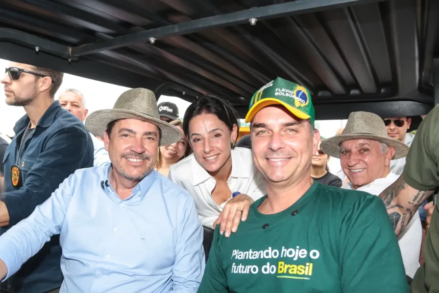 Flávio Bolsonaro em Trindade durante a Romaria do Divino Pai Eterno