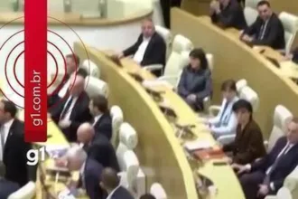 Deputados trocam socos no Parlamento da Geórgia