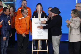 Lula cobre nome na placa da BR-470