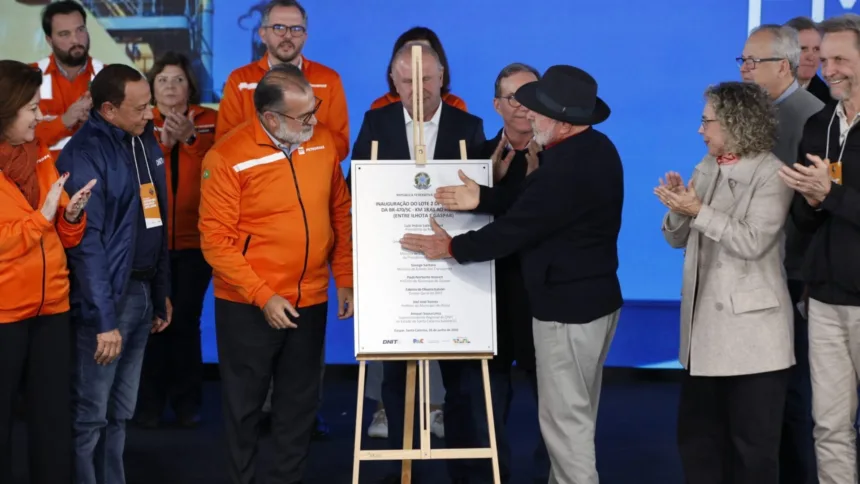 Lula cobre nome na placa da BR-470