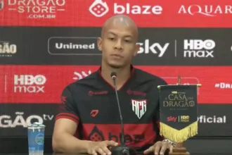 Atlético x Ponte Preta no Estádio Antônio Accioly