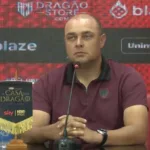 Renan Brito comandando o Atlético em campo