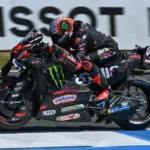 MotoGP na Holanda com Bezzecchi liderando e acidentes