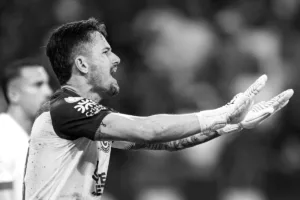 Goleiro Tadeu ausente impacta defesa do Goiás na Série B