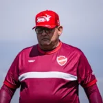 Guto Ferreira critica arbitragem em jogo do Vila Nova