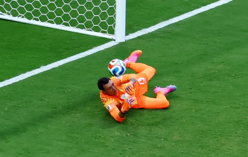 Falha de Muslera no jogo contra Espanha