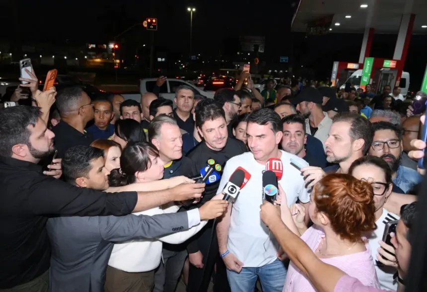 Flávio Bolsonaro na Romaria do Divino Pai Eterno em Trindade
