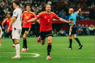De Bruyne e Lukaku celebram vitória da Bélgica