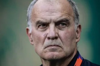 Marcelo Bielsa em entrevista monossilábica após eliminação do Uruguai