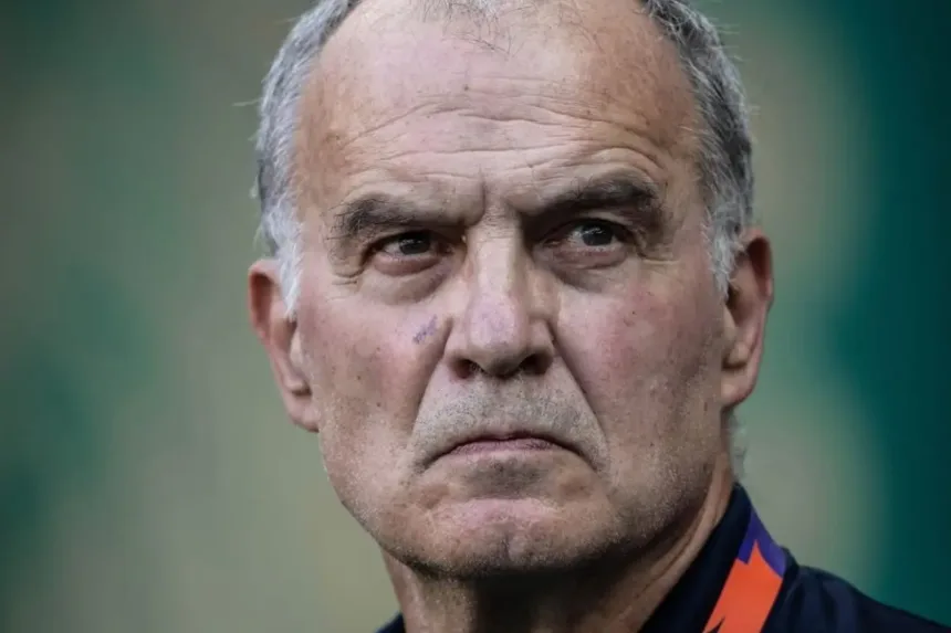 Marcelo Bielsa em entrevista monossilábica após eliminação do Uruguai