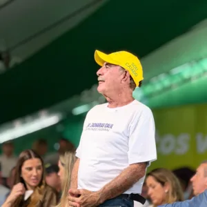 Zacharias Calil discute investimentos em saúde durante encontro