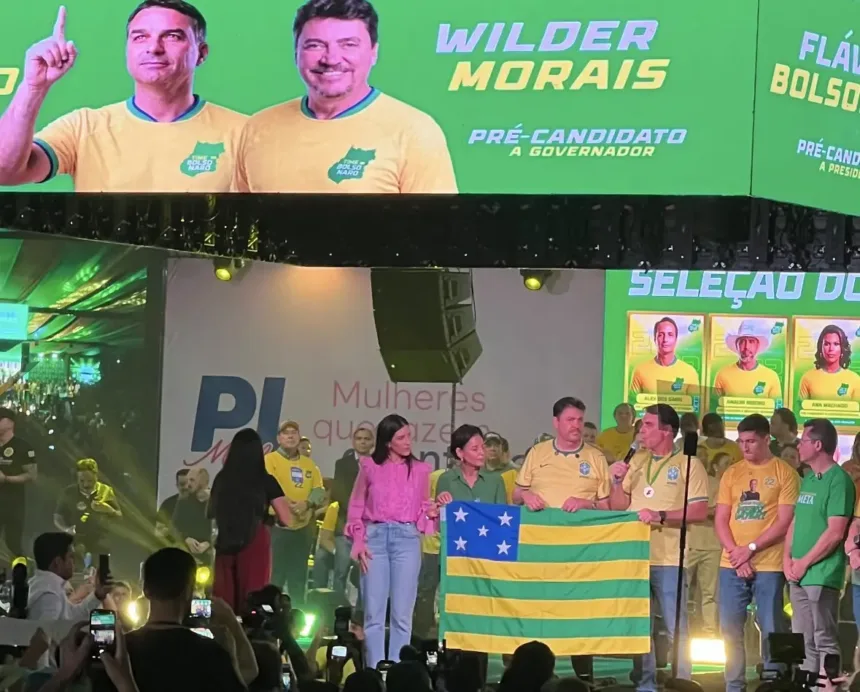 Flávio Bolsonaro critica Lula sobre inflação no Brasil