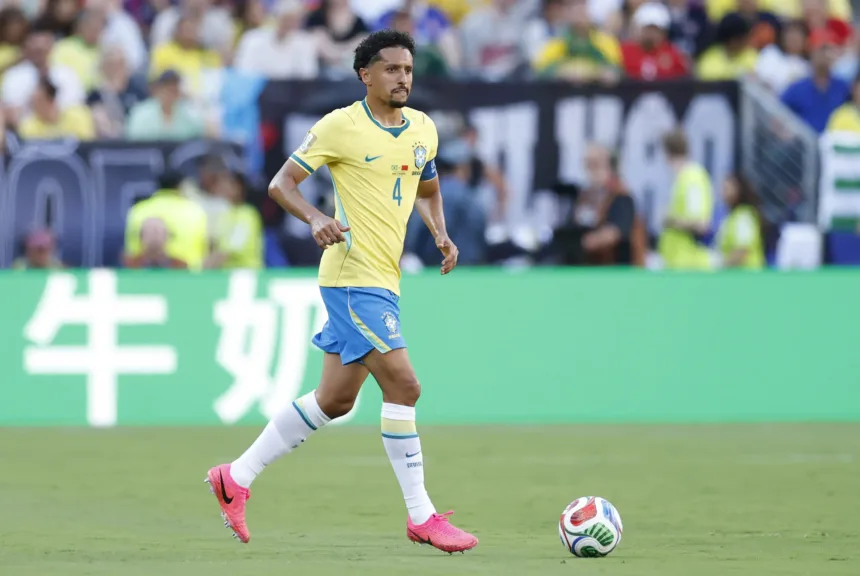 Marquinhos em jogo do Brasil na Copa do Mundo com a camisa do Brasil