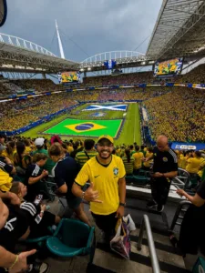 Planejamento para Copa do Mundo: Torcedor Goiano no Estádio