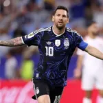 Messi comemora gol em Copa do Mundo, atingindo recorde
