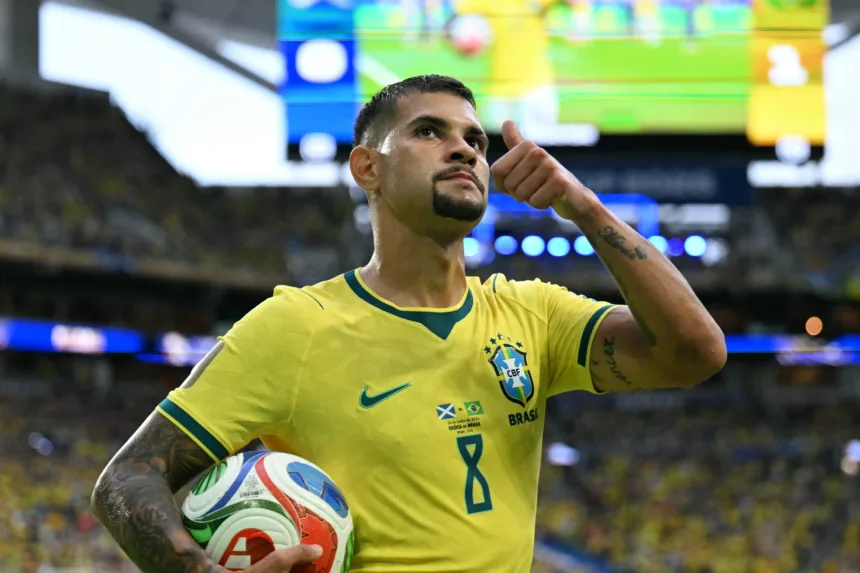 Jogador brasileiro tentando drible na Copa