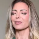 Sheila Mello Tchan dançando Ariga Tchan antes do jogo Brasil x Japão
