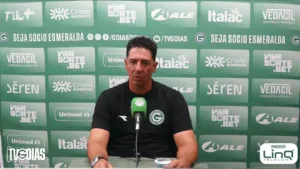 Técnico do Goiás celebra vitória sobre o Náutico