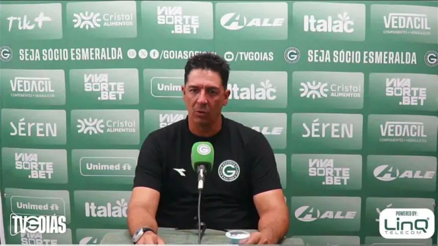 Técnico do Goiás celebra vitória sobre o Náutico