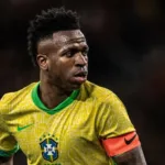 Vini Jr. emocionado ao lembrar infância humilde com a avó