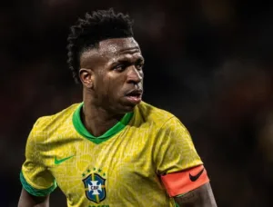 Vini Jr. emocionado ao lembrar infância humilde com a avó