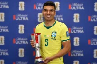 Casemiro melhor em campo contra o Japão, eleito pela Fifa