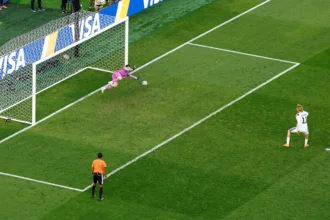Paraguai elimina Alemanha nos pênaltis, goleiro Gill em destaque