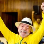 Lula comemora vitória do Brasil contra o Japão na Copa