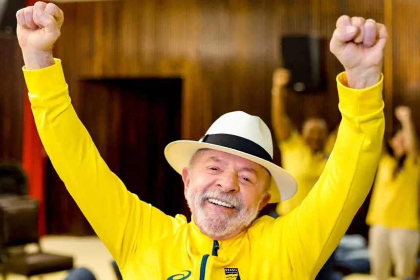 Lula comemora vitória do Brasil contra o Japão na Copa