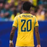 Lucas Paquetá com dores na coxa esquerda durante jogo