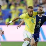 Neymar apagado em ação contra a Escócia
